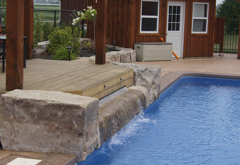 Total Contracting & Landscaping Poolscaping